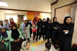 نخستین کلاس آموزشی توانمندسازی مادران پیرامون نیازهای آموزشی آنها در زمینه مراقبت از کودکان قلبی: عکس شماره 10 / 12